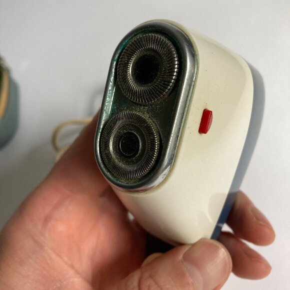 Vintage Norelco Speedshaver Razor Shaver HP1124 w/Case & Papers - Picture 4 of 12